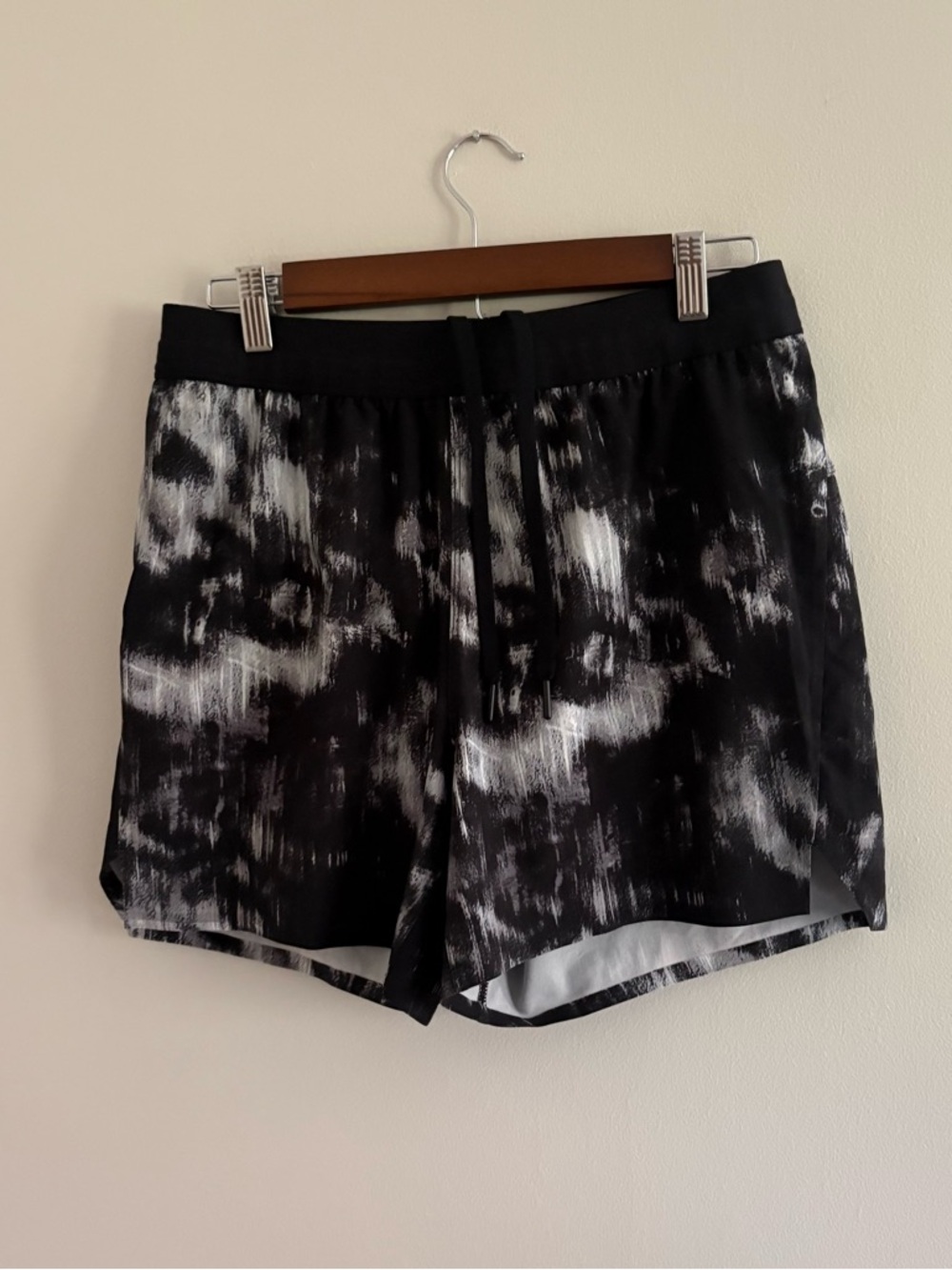 All In Motion Women’s Medium Gym Shorts Athletic Black White Liner Running ⭐️